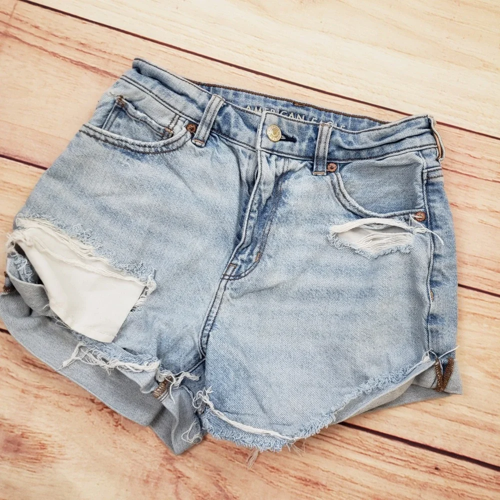 American Eagle Mom Short Women 0 Light Wash Distressed High Waisted Denim Shorts